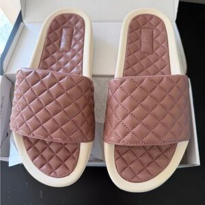 APL Quilted Leather Beachwood Slide